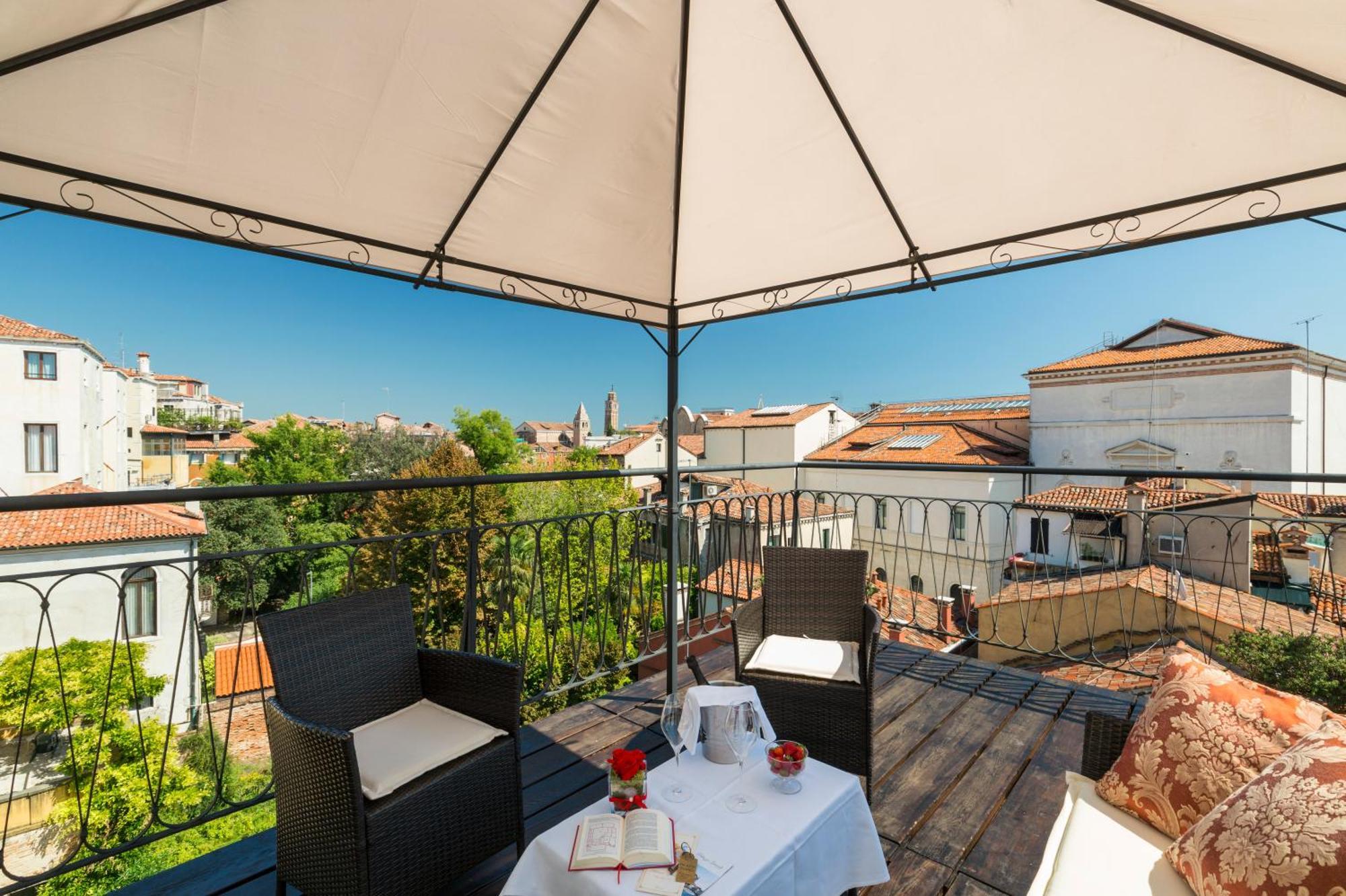 Palazzo Guardi Guest house Venice