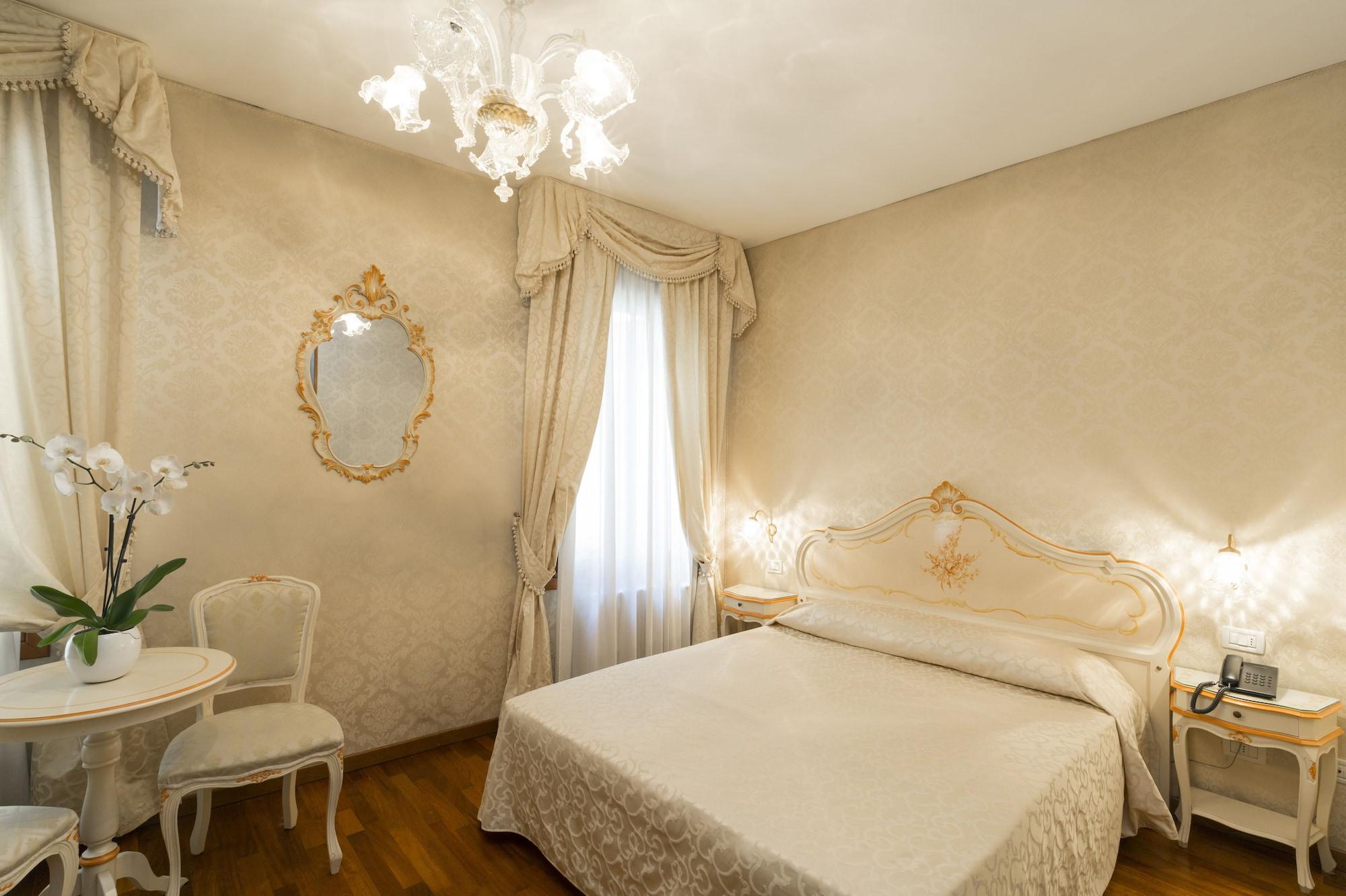 Palazzo Guardi Guest house Venice
